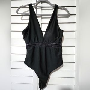 One piece baithing suit